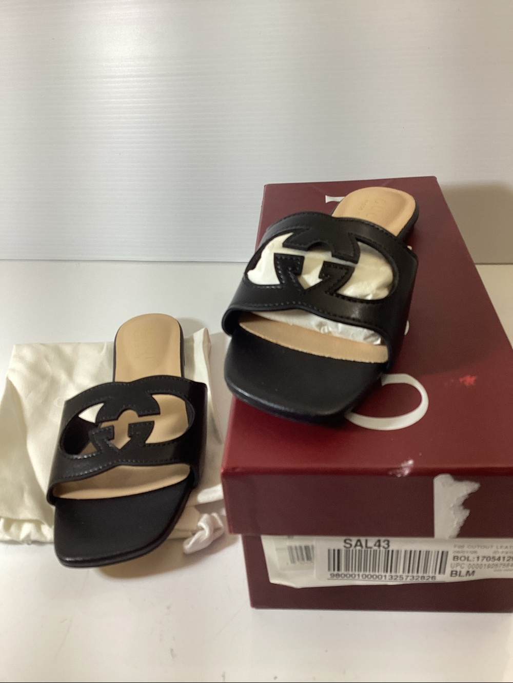 Gucci Black Leather Interlocking-G Slide Sandals - Women - Picture 10 of 14